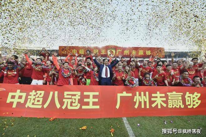 法国媒体TeamFootball报道，多支法国和德国球队有意引进兰斯的30岁进攻型中场伊东纯也。